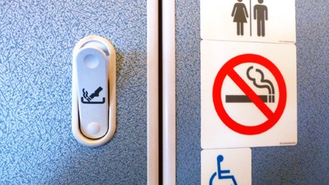 解構機艙之謎！ 點解飛機洗手間仲有煙灰缸？